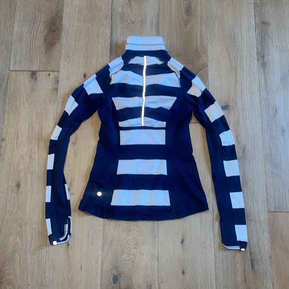 LULULEMON Run: Switch Back 1/2 zip top sz 6 Wide Bold Stripe White Deep Indigo - Picture 7 of 7